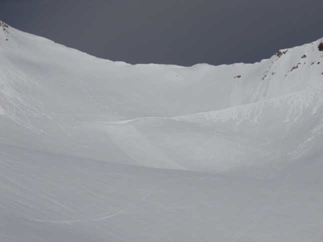 Facing the end of Path to Paradise/beginning of the Bookends traverse and the trails off of it. Just one giant bowl.